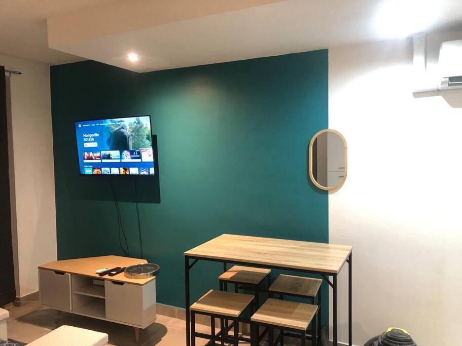 Studio Confortable Avec Balcon Вилньов-сюр-Ло Екстериор снимка